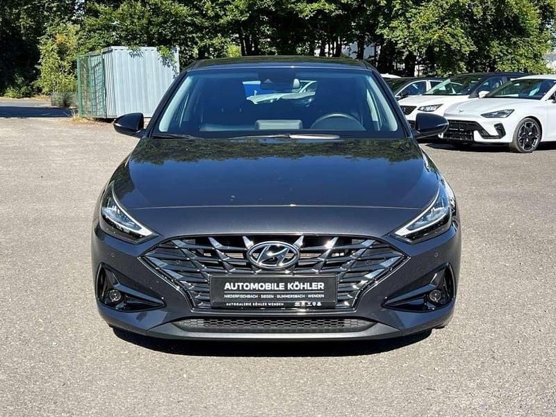 Gebraucht Hyundai i30 Intro Edition 159 PS (116 kW) 2020 Dark knight / mic (schwarz) Limousine