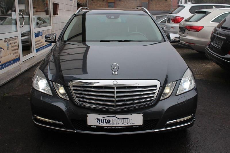 Gebraucht Mercedes E250 204 PS (150 kW) 2011 Grau Kombi