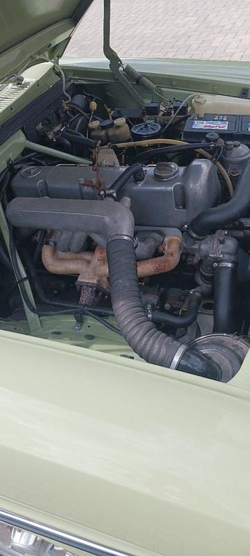 Grün Gebraucht 1975 Mercedes 240 Limousine | 20.000 € - Bild 1/4