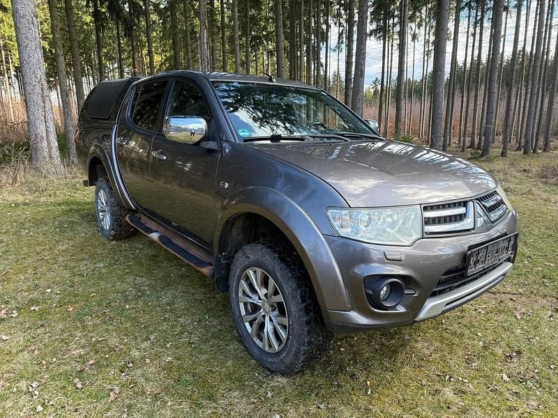 Gebraucht Mitsubishi L200 178 PS (130 kW) 2014 Braun Pickup
