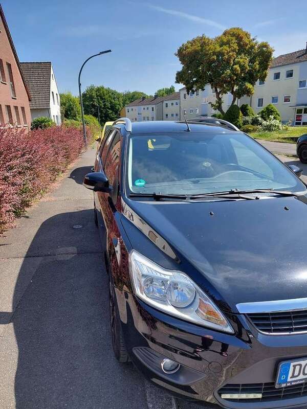 Schwarz Gebraucht 2009 Ford Focus Kombi | 2.250 € (Guter Preis) - Bild 1/2