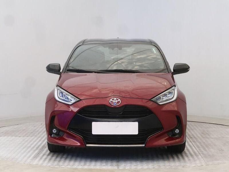 Gebraucht Toyota Yaris 125 PS (91 kW) 2021 Red/ black mica Limousine