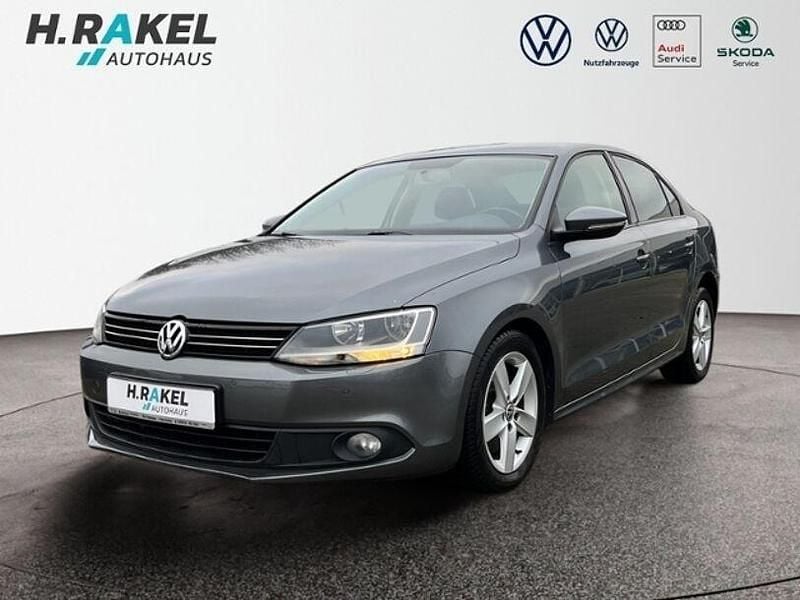Grau Gebraucht 2011 VW Jetta Comfortline Limousine | 11.950 € - Bild 1/4