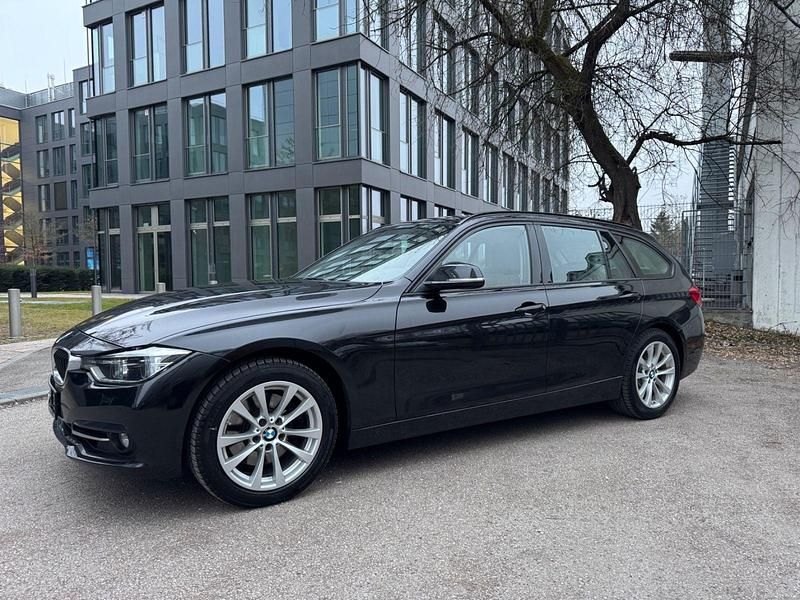 Schwarz Gebraucht 2019 BMW 330 Sport Line Kombi | 19.990 € (Fairer Preis) - Bild 1/4