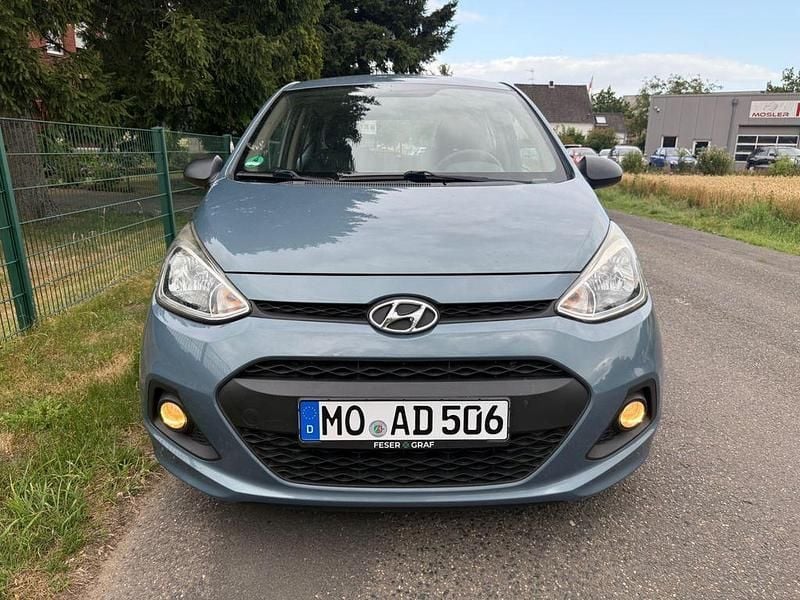 Blau Gebraucht 2016 Hyundai i10 Classic Kleinwagen | 5.450 € (Guter Preis) - Bild 1/4