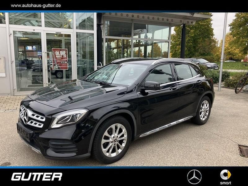 Schwarz Gebraucht 2018 Mercedes GLA180 AMG line SUV | 17.990 € (Fairer Preis) - Bild 1/4