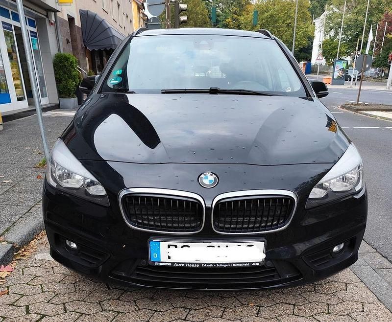 Schwarz Gebraucht 2018 BMW 218 Active Tourer Van / Kleinbus | 12.500 € (Guter Preis) - Bild 1/4