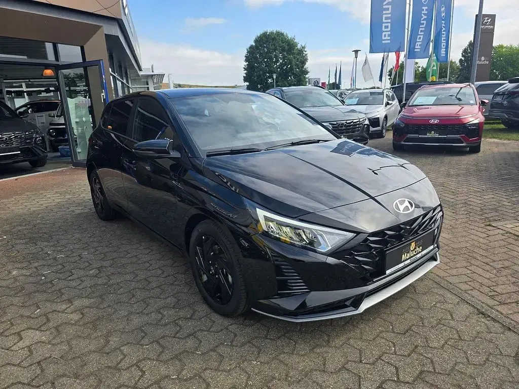 Neu Hyundai i20 Blackline 90 PS (66 kW) 2026 Schwarz Kleinwagen