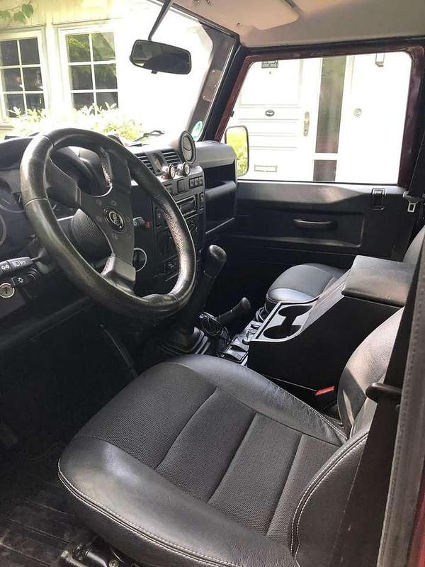 Gebraucht Land Rover Defender SE 122 PS (89 kW) 2015 Rot Kombi