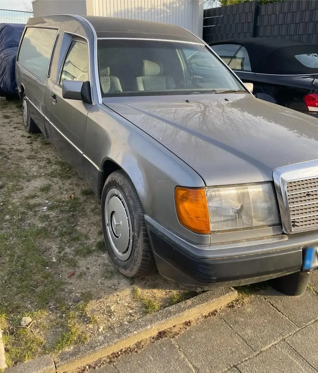 Gebraucht Mercedes E250 90 PS (66 kW) 1992 Grau