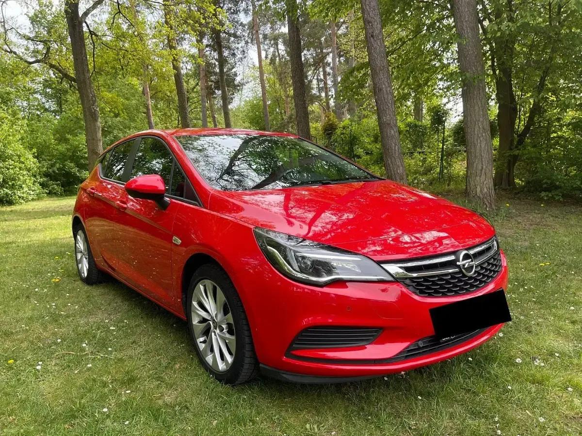 Gebraucht Opel Astra Edition 125 PS (91 kW) 2017 Rot Limousine