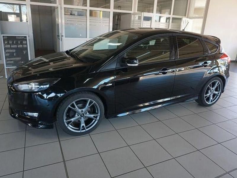 Gebraucht Ford Focus ST-Line 140 PS (102 kW) 2018 Schwarz Limousine