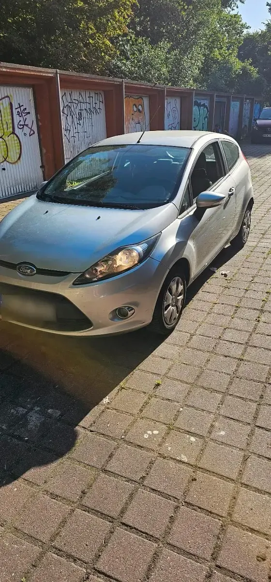 Gebraucht Ford Fiesta 86 PS (63 kW) 2009 Silber Kleinwagen