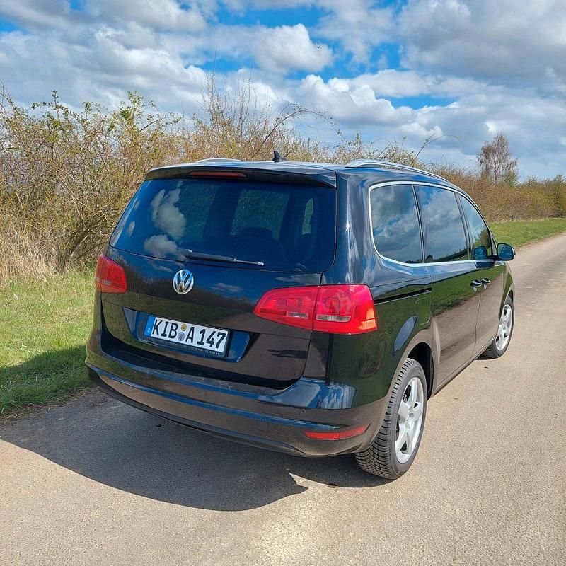 Second-hand VW Sharan 170 CP (125 kW) 2011 Monovolum