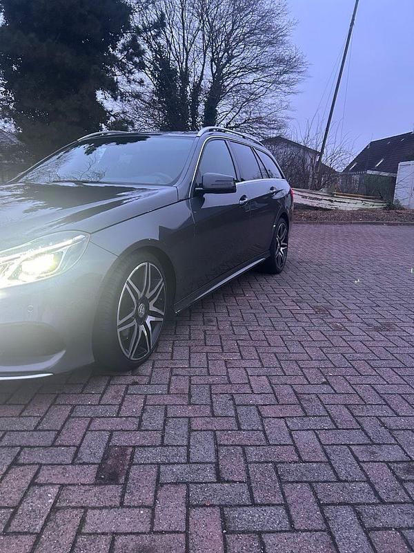 Gebraucht Mercedes E350 Avantgarde 258 PS (189 kW) 2015 Grau Kombi