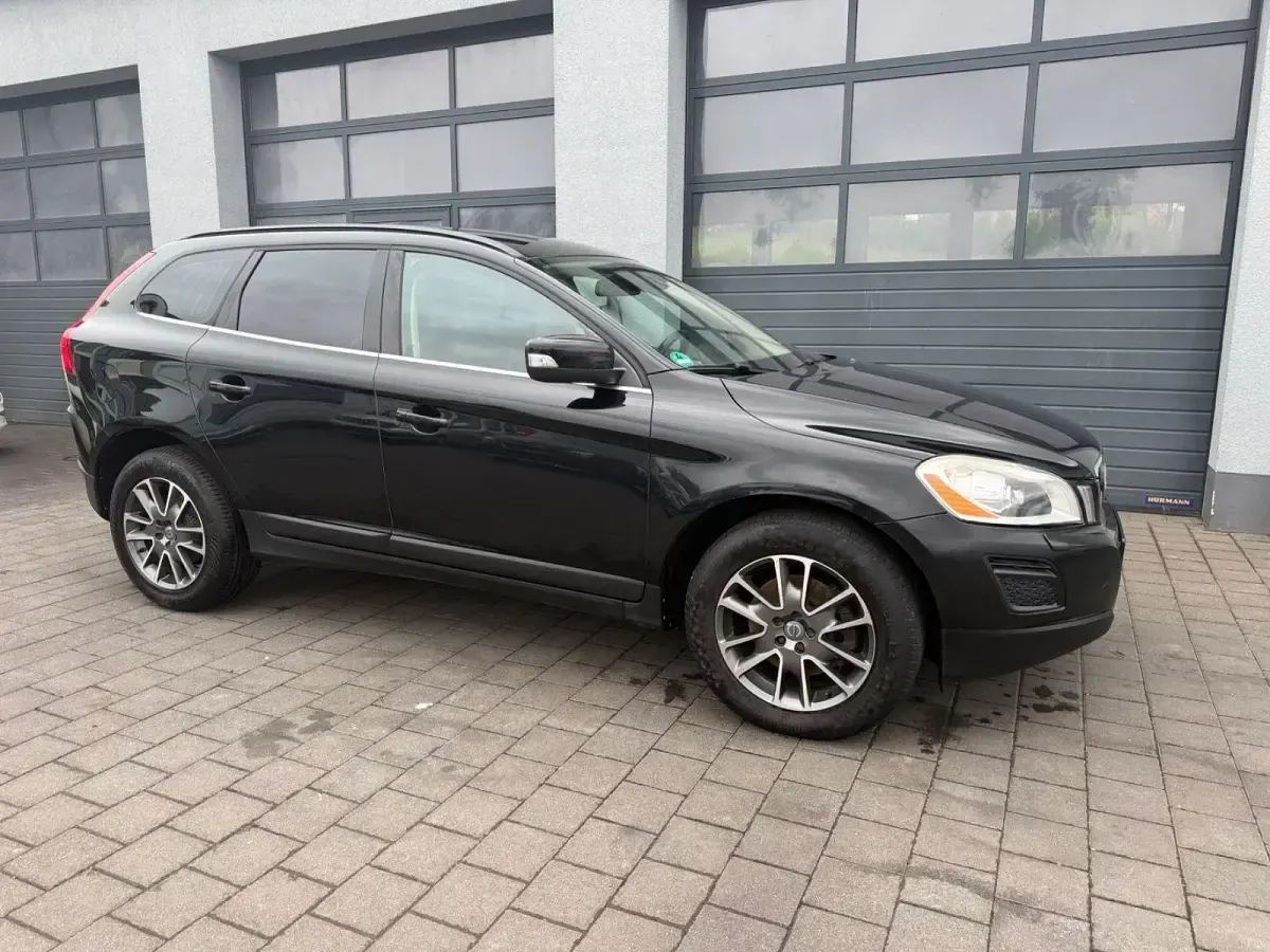 Używany Volvo XC60 Pro 163 KM (119 kW) 2013 Czarny SUV