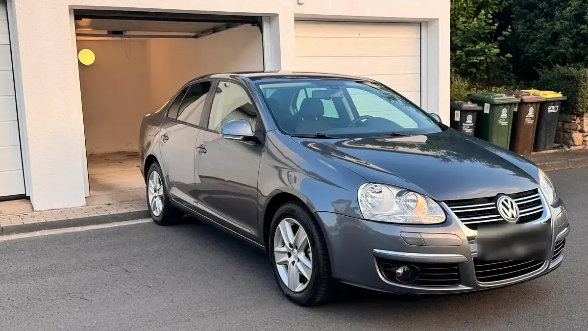Gebraucht VW Jetta 122 PS (89 kW) 2008 Grau Limousine