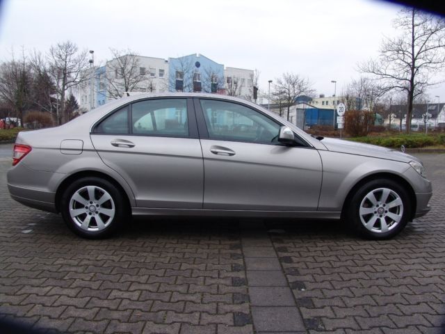 Gebraucht Mercedes C200 Elegance 184 PS (135 kW) 2007 Silber metallic Limousine