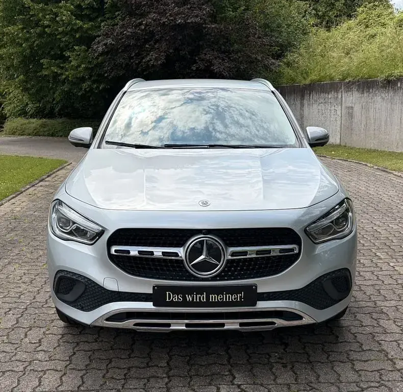 Gebraucht Mercedes GLA180 Progressive 136 PS (100 kW) 2020 Silber SUV