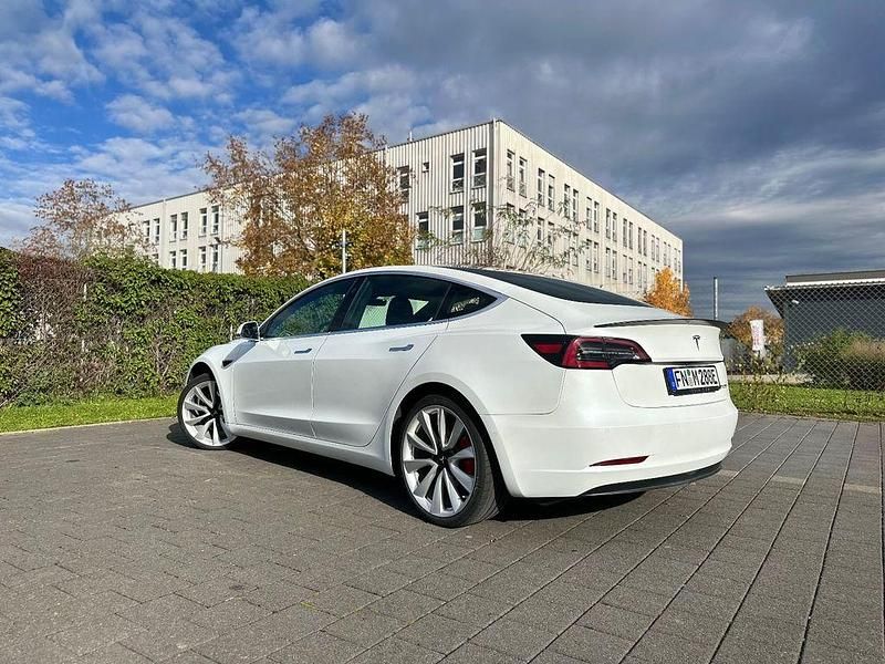 Weiß Gebraucht 2019 Tesla Model 3 Performance Limousine | 22.490 € (Guter Preis) - Bild 1/4