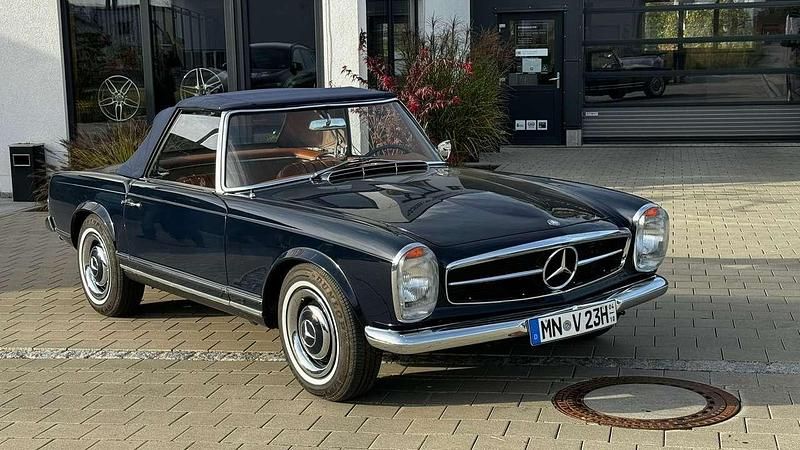 Blau Gebraucht 1966 Mercedes 230 Cabrio | 105.000 € - Bild 1/4