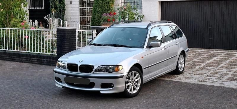 Silber Gebraucht 2005 BMW 320 Kombi | 3.700 € (Fairer Preis) - Bild 1/4