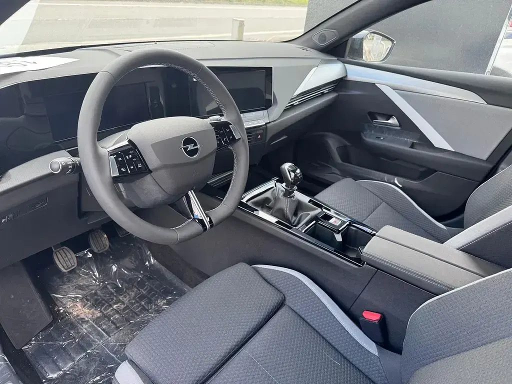 Neu Opel Astra Edition 131 PS (96 kW) 2025 Grau Kleinwagen