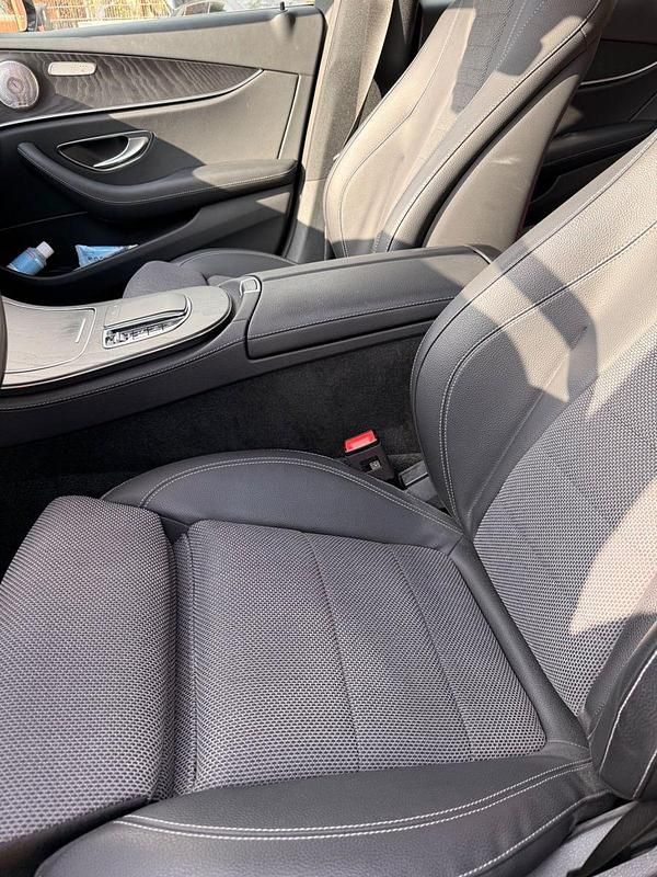 Gebraucht Mercedes E220 200 PS (147 kW) 2023 Schwarz Kombi