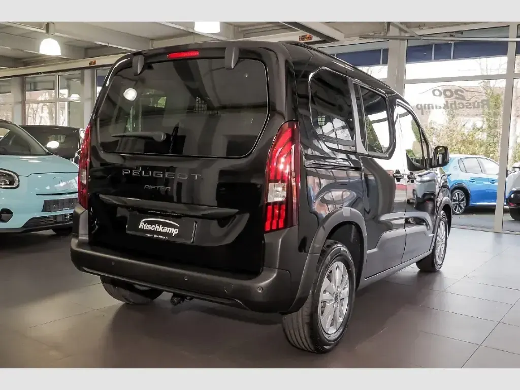 Neu Peugeot Rifter Allure 131 PS (96 kW) 2025 Schwarz Van / Kleinbus