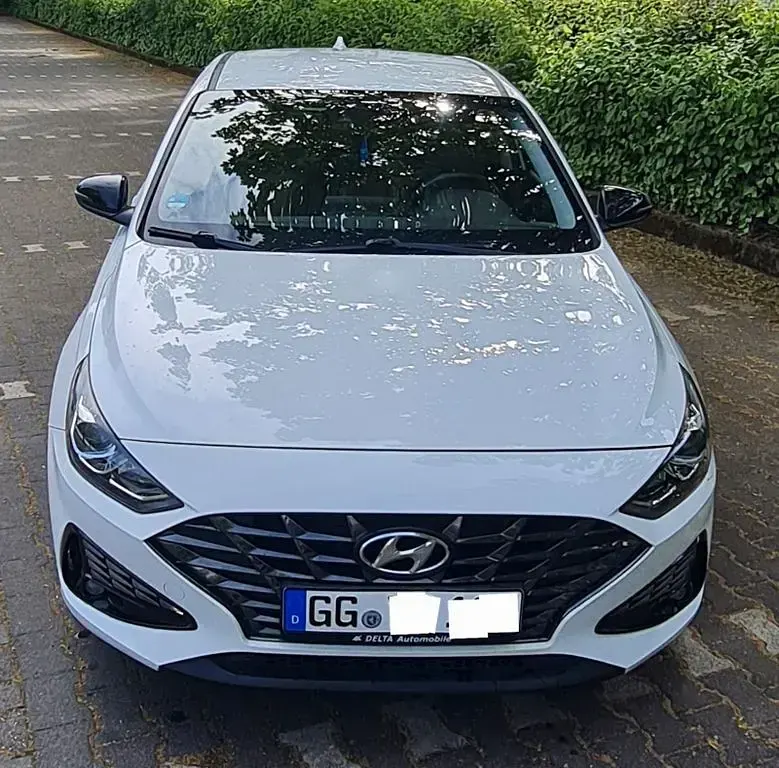 Gebraucht Hyundai i30 Select 120 PS (88 kW) 2021 Weiß Limousine