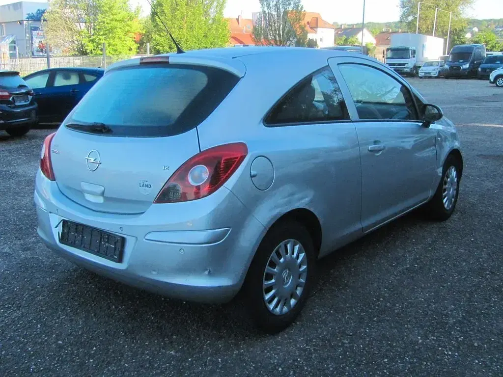 Usado Opel Corsa 80 HP (58 kW) 2008 Prateado Citadino