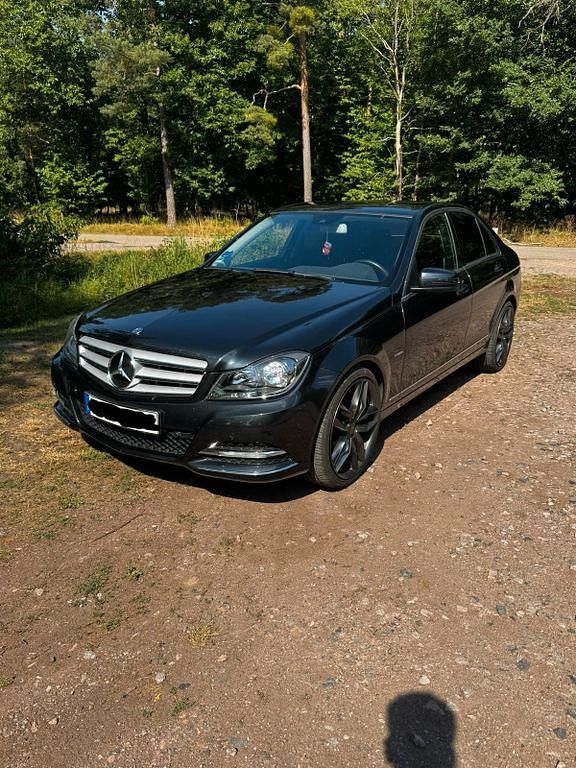Schwarz Gebraucht 2011 Mercedes C200 Avantgarde Limousine | 13.500 € (Fairer Preis) - Bild 1/4