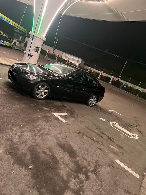 Gebraucht BMW 318 143 PS (105 kW) 2008 Schwarz Limousine