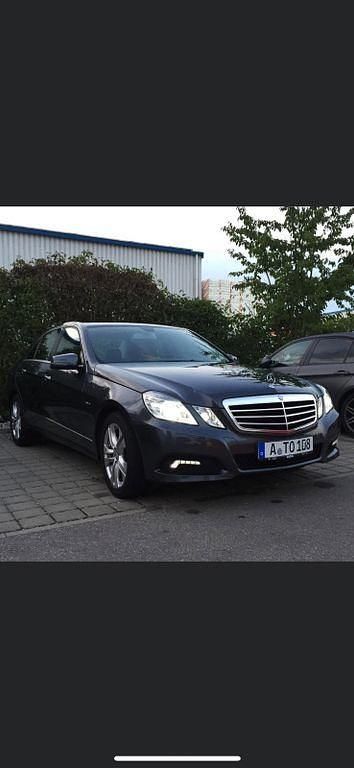 Gebraucht Mercedes E200 Avantgarde 184 PS (135 kW) 2010 Grau Limousine