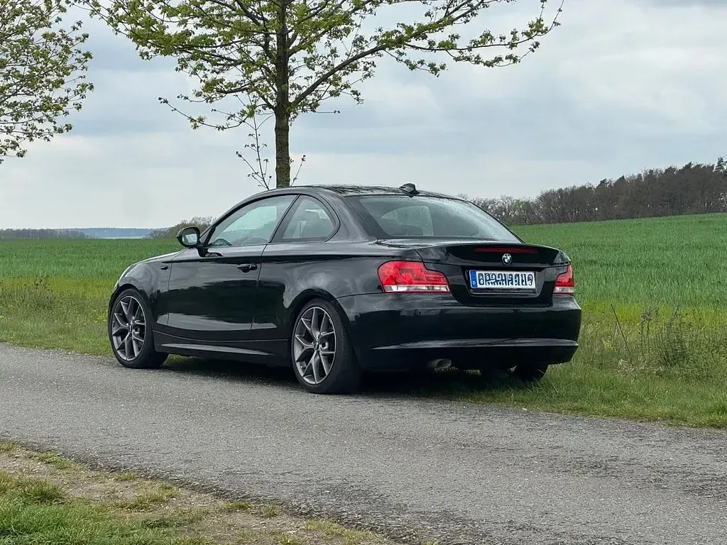Gebraucht BMW 118 Performance 143 PS (105 kW) 2012 Schwarz Kleinwagen
