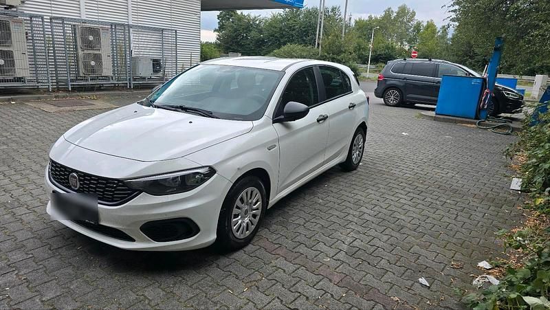 Weiß Gebraucht 2019 Fiat Tipo Limousine | 4.650 € (Guter Preis) - Bild 1/4