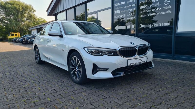 Weiß Gebraucht 2022 BMW 320e Sport Line Limousine | 29.890 € (Guter Preis) - Bild 1/4