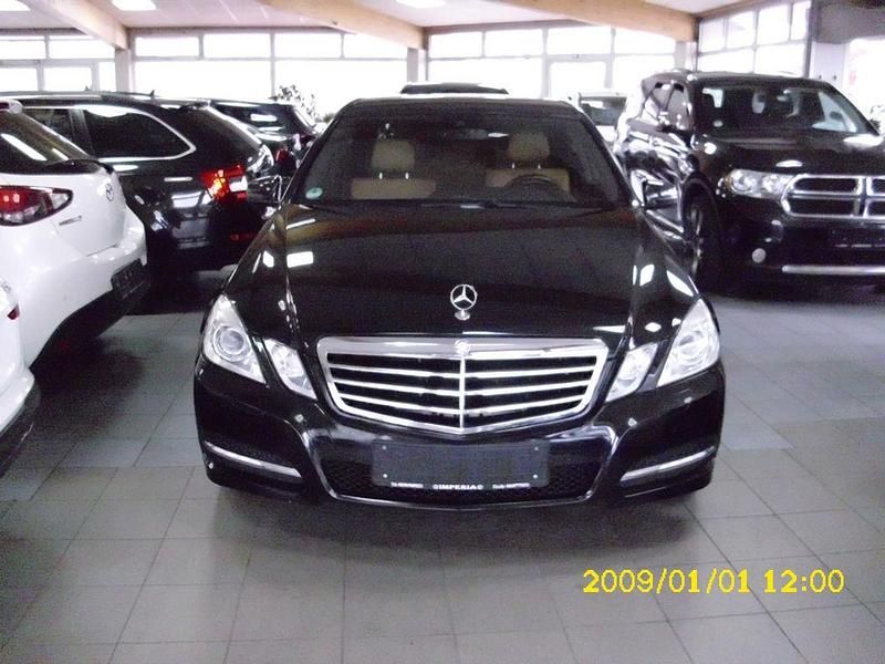 Gebraucht Mercedes E200 184 PS (135 kW) 2011 Schwarz Limousine