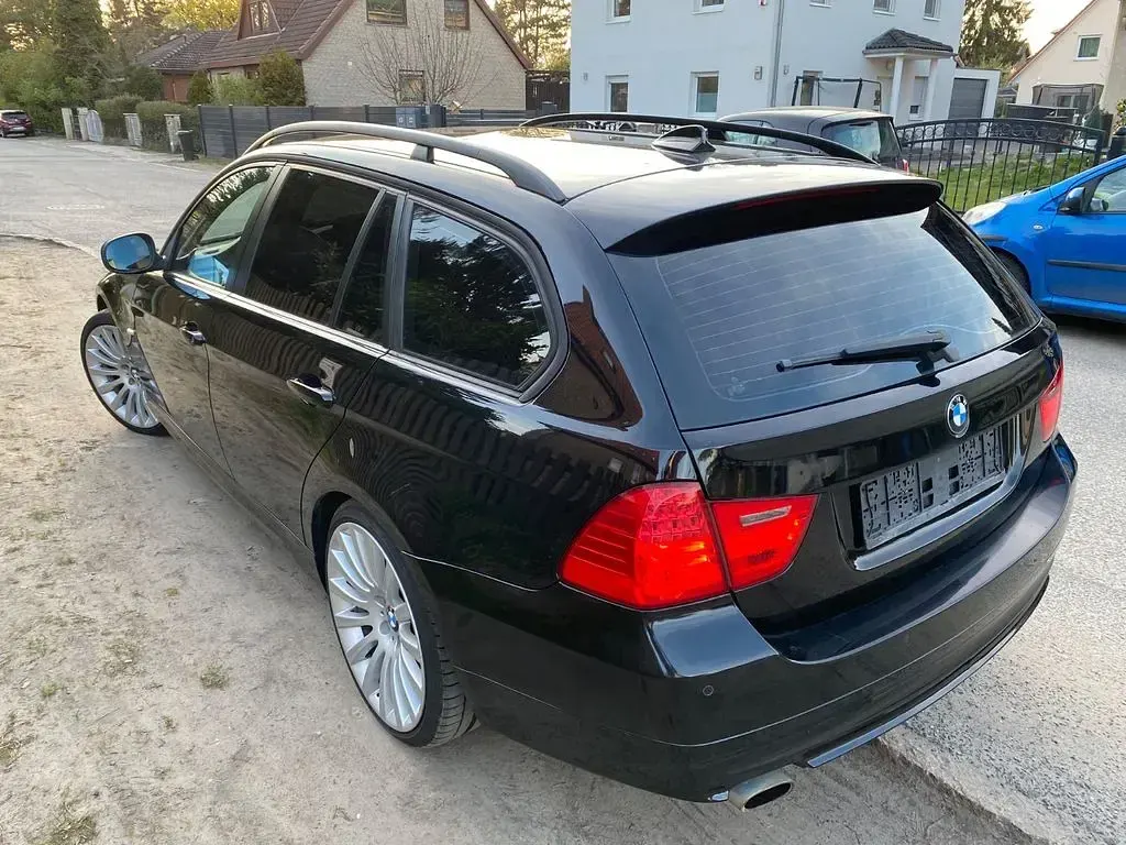 Gebraucht BMW 318 Sport Line 143 PS (105 kW) 2009 Schwarz Kombi