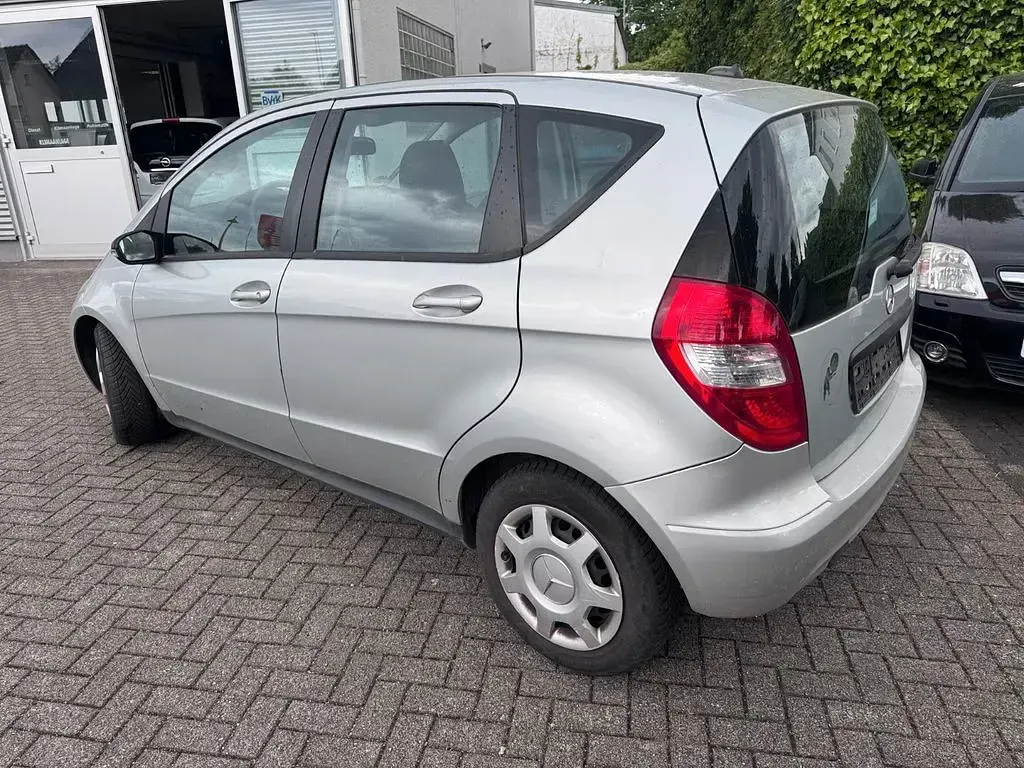 Gebraucht Mercedes A160 95 PS (69 kW) 2010 Silber Limousine