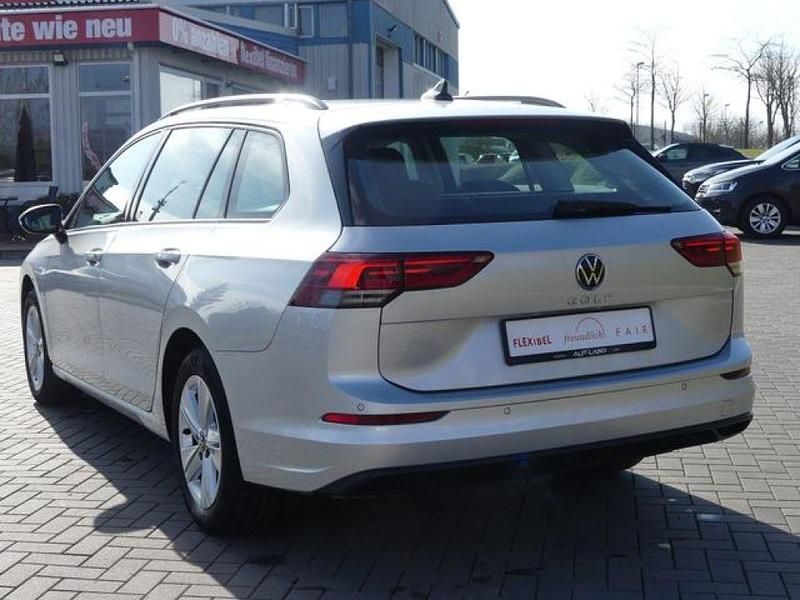 Gebraucht VW Golf VIII Life 150 PS (110 kW) 2022 Silber Kombi