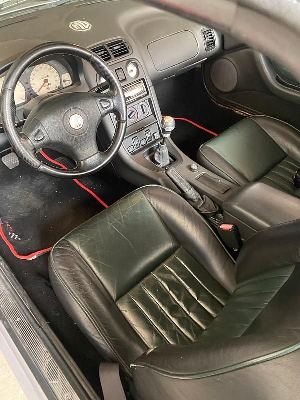 Käytetty MG F 120 HP (88 kW) 2000 Hopea Avoauto