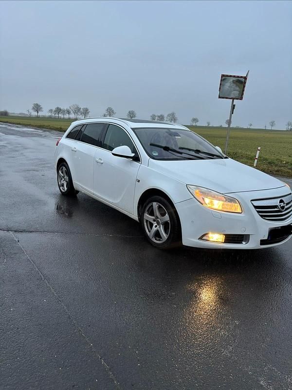 Gebraucht Opel Insignia 198 PS (145 kW) 2012 Weiß Kombi
