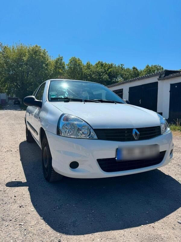 Weiß Gebraucht 2012 Renault Clio IV Campus Limousine | 3.599 € (Superpreis) - Bild 1/4