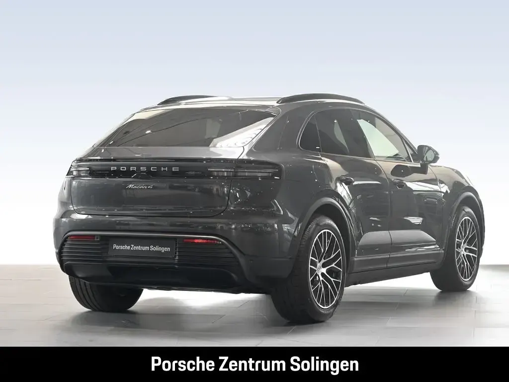 Neu Porsche Macan 4 Electric 300 kW (408 PS) 2026 Silber SUV