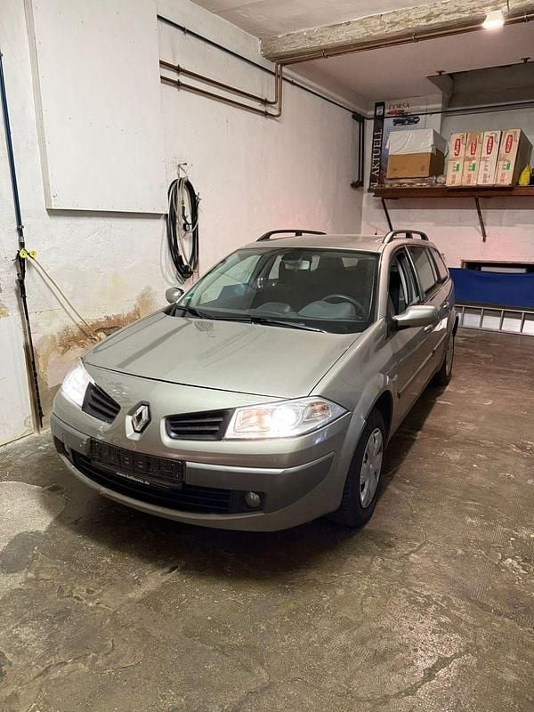 Grau Gebraucht 2007 Renault Mégane GrandTour Avantage Kombi | 1.800 € (Fairer Preis) - Bild 1/4