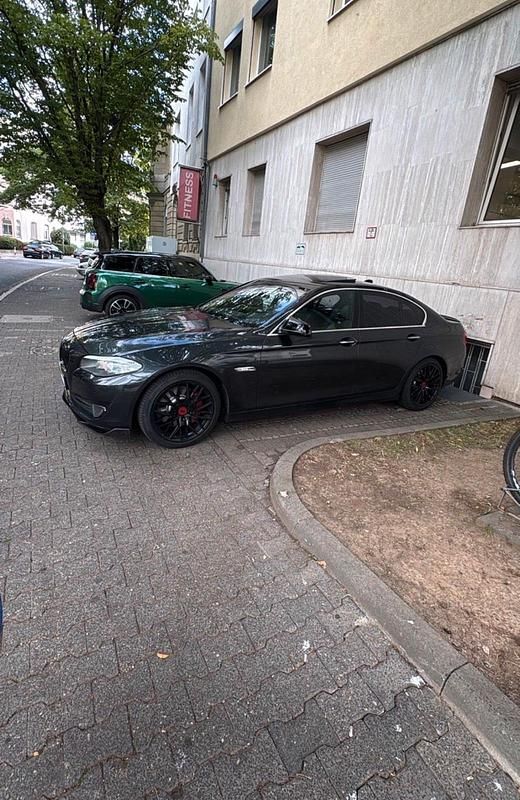 Gebraucht BMW 530 258 PS (189 kW) 2012 Grau Limousine