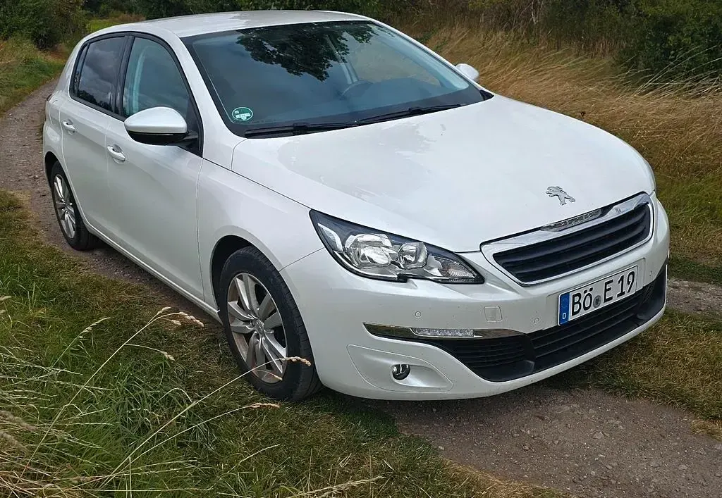 Gebraucht Peugeot 308 Active 82 PS (60 kW) 2013 Weiß Limousine