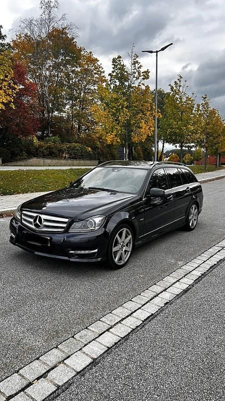 Schwarz Gebraucht 2011 Mercedes C200 AMG line Kombi | 8.990 € (Fairer Preis) - Bild 1/4