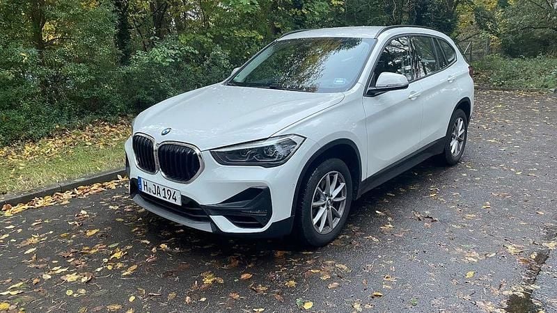 Weiß Gebraucht 2019 BMW X1 Sport Line SUV | 18.500 € (Superpreis) - Bild 1/4